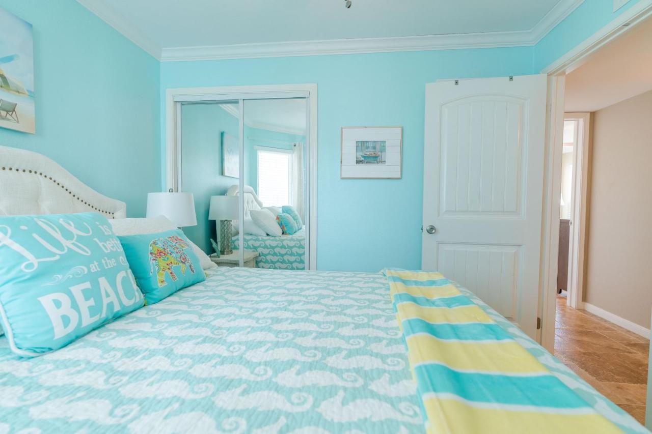 Steps To Pool And Beachamazing Views From Two Balconies Galveston Esterno foto