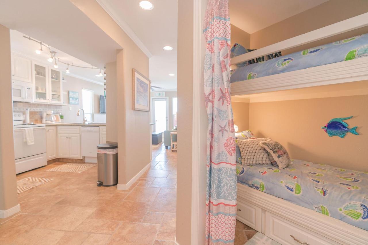 Steps To Pool And Beachamazing Views From Two Balconies Galveston Esterno foto